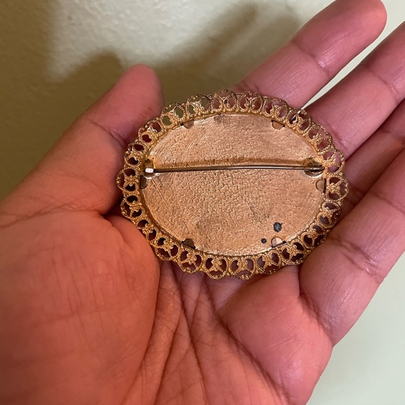 Elegant Gold and Black Floral Brooch with an embroidered pink rose - Picture 5 of 5